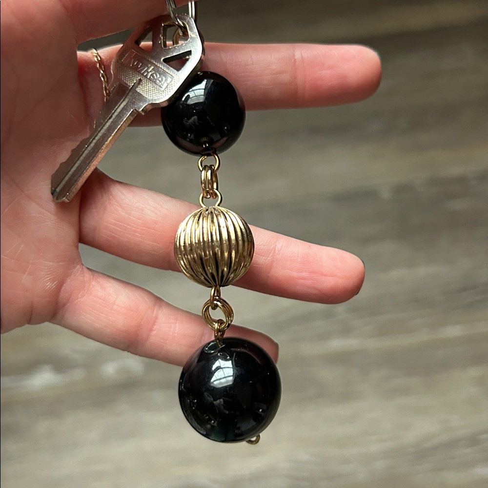 Black and Gold Beaded Keychain - Picture 7 of 8